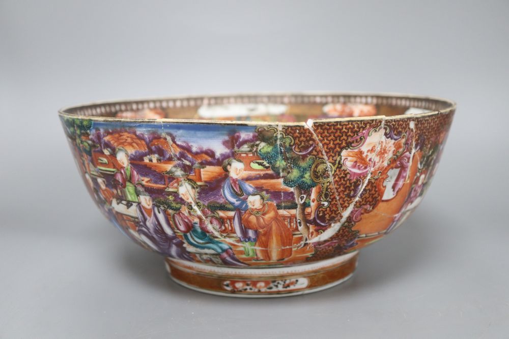 An early 19th century Chinese export bowl, diameter 29cm (a.f.)